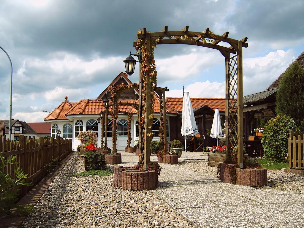 Hotel -Winterfelder Hof Apenburg-Winterfeld Екстер'єр фото